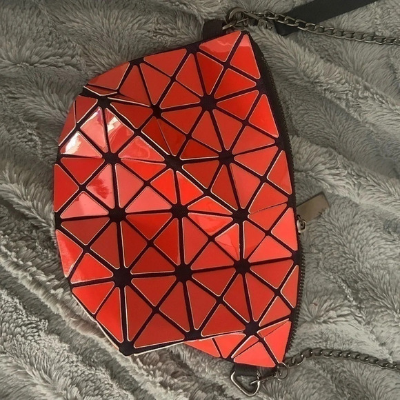 Geodesic purse used  once- very cool, it’s made of plastic and cotton - Picture 2 of 5